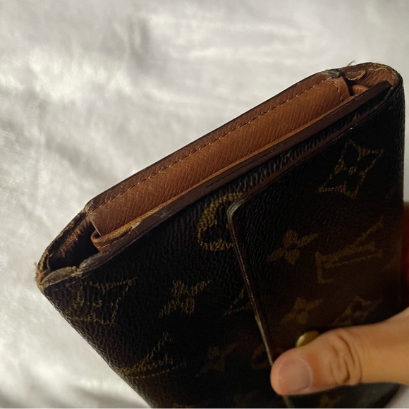 Authentic LV Sarah wallet - Picture 13 of 15